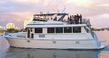small-party-yacht-3